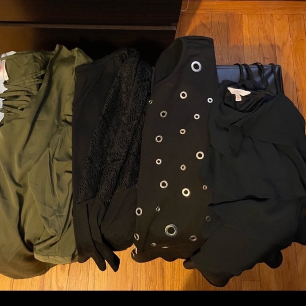 Bundle of 4 tops size xl/1xl